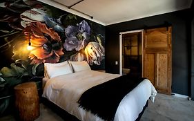Oak On Main